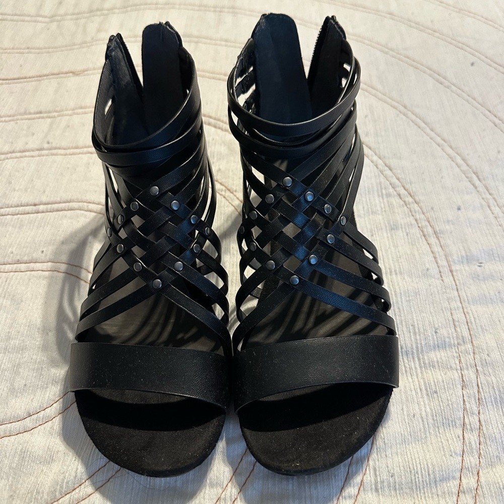 women’s bare traps sandals